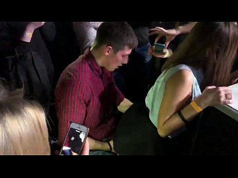 ❤️ Rigtig sex i en russisk natklub. 18-årig russisk pige i anus og vagina kneppet i en natklub Anal video at da.pornoxlxx.ru